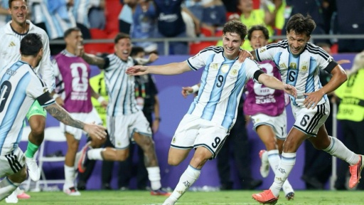 Argentina se gana las semifinales ante Inglaterra con otro calvario