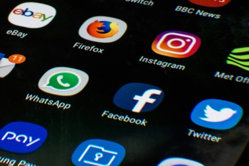Un número creciente de países prohíbe las redes sociales a los menores