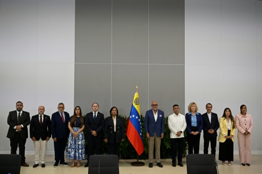 Venezuela's political transition talks start: AFP