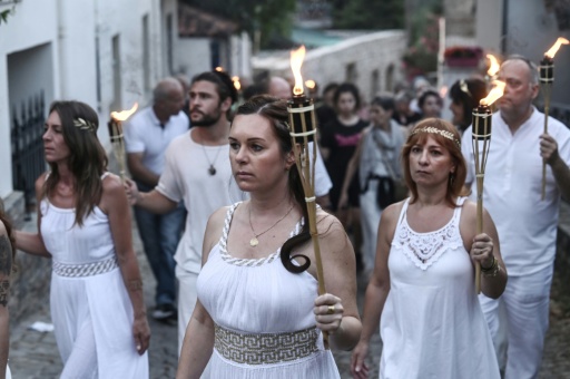 Des participants au festival Prométhée au pied du mont Olympe, à Litochoro, en Grèce, le 3 juillet 2026