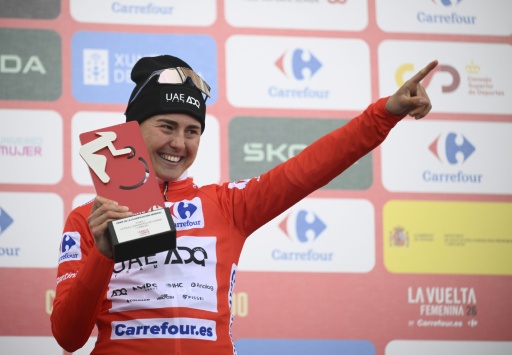 Victorieuse de la Vuelta au sommet de l'Angliru le 9 mai 2026, Paula Blasi, 21 ans, sera l'une des coureuses à suivre lors de ce Tour de France — Miguel RIOPA / AFP