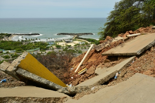 'A vida parou': venezuelanos cavam entre escombros duas semanas após terremoto