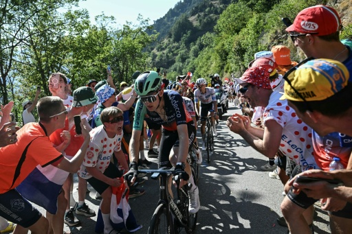 Paul Seixas dans l'ascension de l'Alpe d'Huez durant la 19e étape du Tour de France entre Gap et l'Alpe d'Huez le 24 juillet 2026 — Loic VENANCE / AFP
