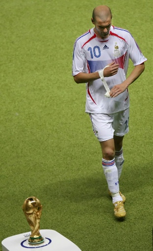 Zidane bowed out as a player with a red card in the 2006 World Cup final — VALERY HACHE / AFP