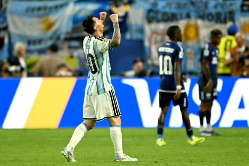 O astro Lionel Messi comemora após vencer a partida da fase de 16-avos de final da Copa do Mundo da América do Norte contra Cabo Verde, em 3 de julho de 2026, em Miami.