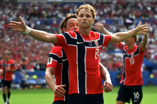 Andreas Schjelderup put Norway into the lead
