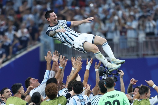 "Er ist eine Legende": Mitspieler huldigen Messi