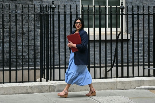 Cinco personas detenidas tras actos de violencia contra migrantes en Inglaterra