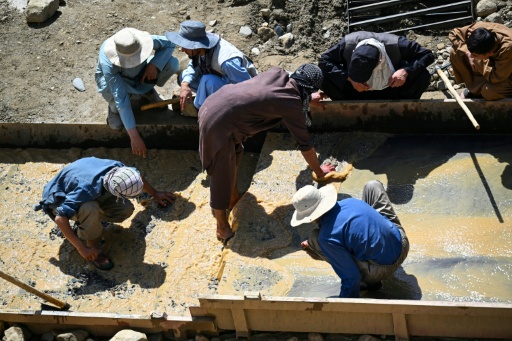 Afghan miners separate dirt and stones from gold nuggets at Gulak-Dara valley in Shiwa area of Afghanistan's northeastern Badakhshan province — Wakil KOHSAR / AFP