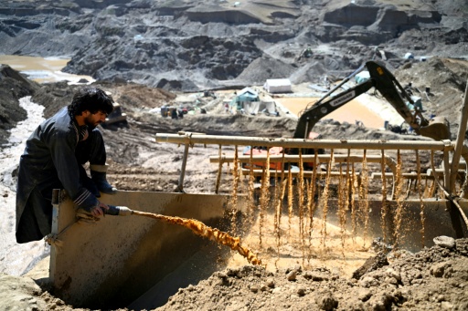 An Afghan miner at Gulak-Dara valley in Shiwa area of Afghanistan's northeastern Badakhshan province — Wakil KOHSAR / AFP