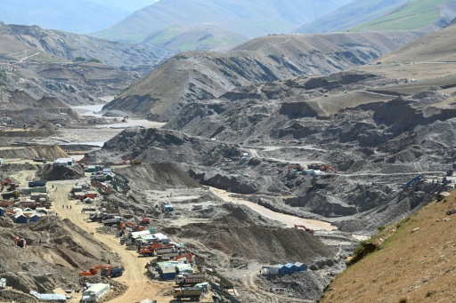 A gold mine at Gulak-Dara valley in Shiwa area of Afghanistan's northeastern Badakhshan province — Wakil KOHSAR / AFP