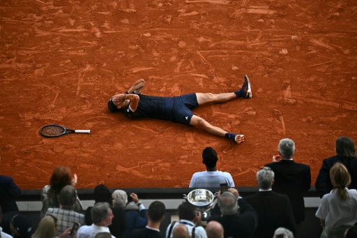 Former nearly-man Zverev on cusp of French Open-Wimbledon double
