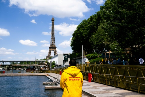 El Sena vuelve a acoger bañistas en París este verano