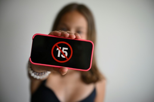 French parliament backs social media ban for under-15s in EU first
