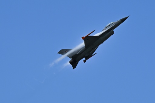 A Royal Danish Air Force F-16 takes part in an air display at Farnborough in 2024 — JUSTIN TALLIS / AFP