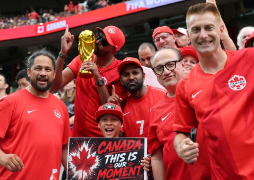 مشجعون كنديون في مباراة كندا والمغرب في دور الـ16 من مونديال 2026 لكرة القدم. هيوستن، في 4 تموز/يوليو 2026