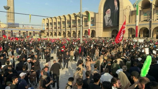 مراسم تشييع خامنئي بدأت في طهران بمشاركة آلاف الإيرانيين