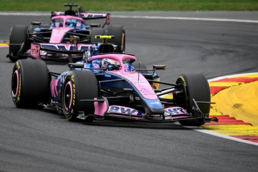 Franco Colapinto (primer plano) durante la carrera del Gran Premio de Bélgica de F1. En el circuito de Spa-Francorchamps (Bélgica), el 19 de julio de 2026 — JOHN THYS / AFP