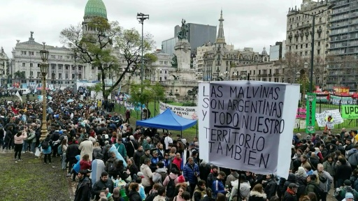 Protesto contra projeto de lei termina em confronto na Argentina
