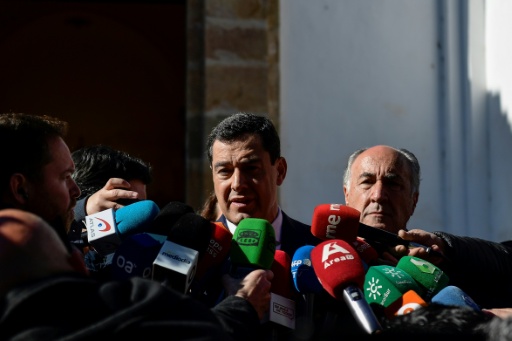 El presidente regional andaluz, Juanma Moreno Bonilla, hace unas declaraciones a la prensa en una visita a la ciudad andaluza de Algeciras, el 27 de enero de 2023 en el extremo sur de España