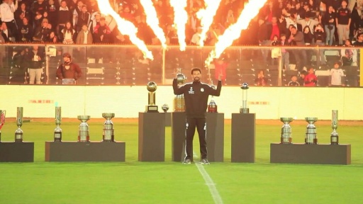 Vozinha recebe calorosa recepção no Estádio do Colo Colo
