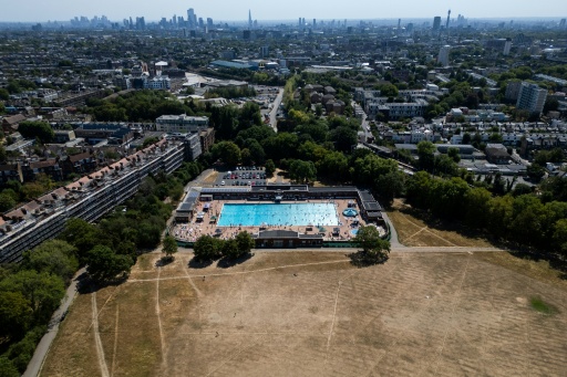 UK 'on course' to record warmest summer for second year in a row