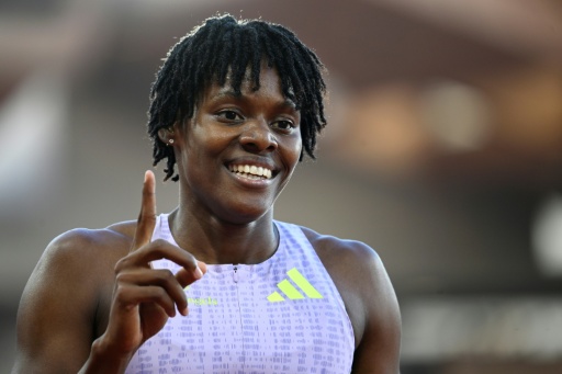 La dominicana Marileidy Paulino celebra su victoria en los 400 metros de la reunión de la Liga de Diamante de Mónaco, el 10 de julio de 2026 — Frederic DIDES / AFP
