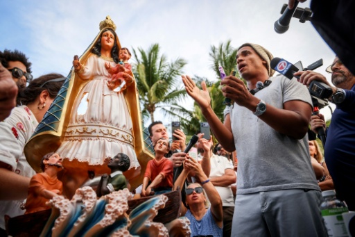 Le dissident cubain Luis Manuel Otero Alcántara s'adresse à des exilés cubains à Miami, le 18 juillet 2026 — Giorgio Viera / AFP
