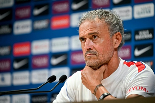 L'entraîneur du Paris SG Luis Enrique lors d'une conférence de presse à la veille du Trophée des champions contre Lens, le 15 août 2026 au campus de Poissy, près de Paris — LOU BENOIST / AFP