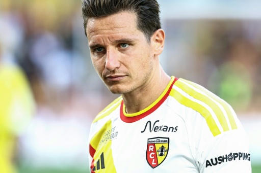 Le capitaine lensois Florian Thauvin lors d'un match de pré-saison contre Sunderland, le 8 août 2026 au stade Bollaert-Delelis de Lens — Sameer Al-DOUMY / AFP