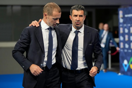 Luis Figo pede renúncia de Infantino, a quem chama de 'desonesto'
