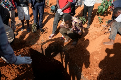 La OMS espera revertir en tres meses la tendencia de la epidemia de ébola en la RD Congo