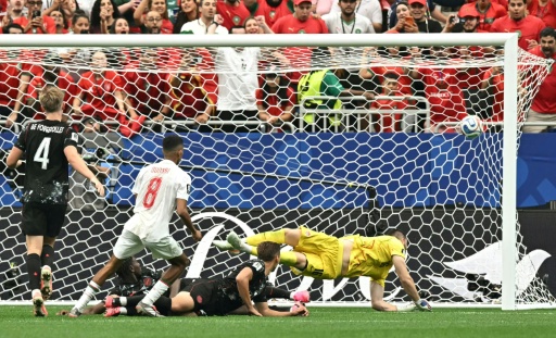 Le milieu de terrain Azzedine Ounahi (au centre), qui marque son deuxième but contre le Canada en 8e de finale de la Coupe du monde, le 4 juillet 2026 à Houston (Texas)