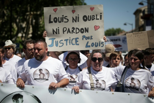 La marche blanche en hommage à Louis, à Carcassonne, samedi 4 juillet 2026
