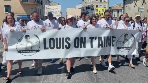 Marche blanche à Carcassonne en hommage à Louis, 17 ans, tué dans un guet-apens