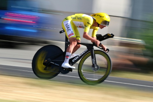 Deuxième du contre-la-montre entre Evian et Thonon-les-Bains lors de la 16e étape du Tour de France le 21 juillet 2026, le maillot jaune Tadej Pogacar s'est appliqué dans la descente pour ne pas partir à la faute — Anne-Christine POUJOULAT / AFP