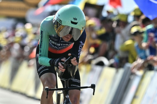 Paul Seixas, quatrième du classement général et du contre-la-montre entre Evian et Thonon-les-Bains lors de la 16e étape du Tour de France le 21 juillet 2026, s'est dit "à sa place" à l'arrivée — Jeff PACHOUD / AFP