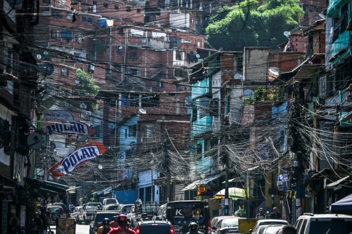 Venezuela reduz jornada do setor público para "acalmar" crise elétrica