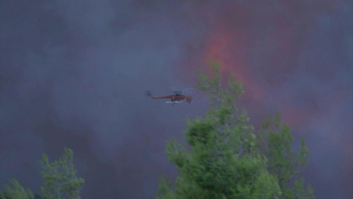 Dois pilotos morrem em colisão de helicópteros enquanto combatiam incêndios na Grécia