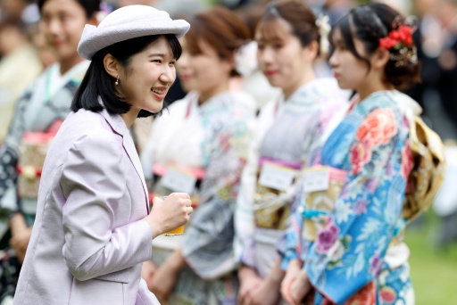 Japón reforma la ley pero mantiene cerrada la puerta a una emperatriz