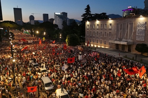Zehntausende protestieren in Albanien gegen Kushner-Bauprojekt - und gegen Regierungschef Rama