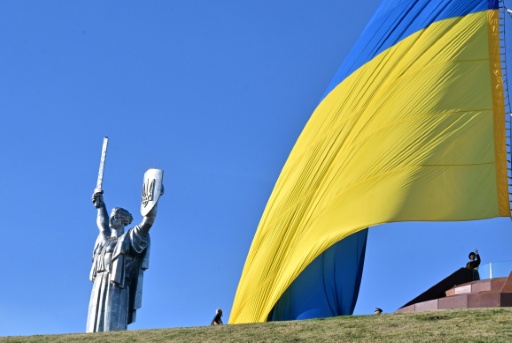 Le drapeau ukrainien à Kiev le 23 août 2026, veille du 35e anniversaire de l'indépendance de l'Ukraine — Sergei SUPINSKY / AFP