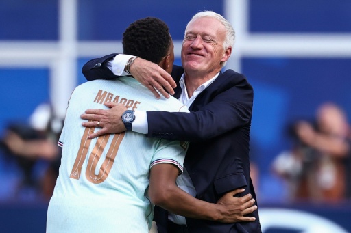 'Deveríamos ter te dado um final melhor', diz Mbappé a Deschamps nas redes sociais