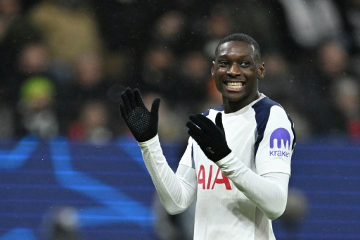 PSG anuncia transferência em definitivo de Kolo Muani à Juventus