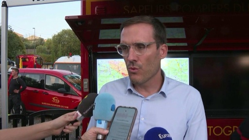 L'incendie du Var progresse à "une vitesse très importante", 1.700 hectares parcourus (préfet)