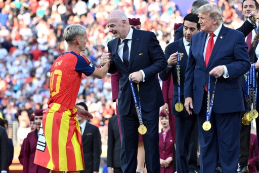 Presidente da liga espanhola acusa Fifa de 'destruir a indústria do futebol'