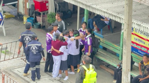 Thaïlande: des policiers et ambulances devant un lycée après une fusillade mortelle