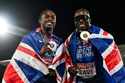 Silver medallist Jeremiah Azu (L) and gold medallist Romell Glave celebrate after the men's 100m — Paul ELLIS / AFP