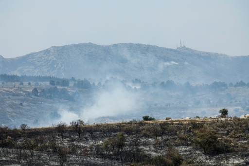 Los bomberos avanzan hacia la contención del inmenso incendio al norte de Madrid