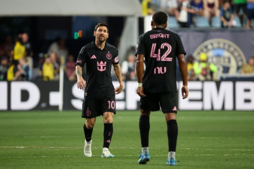 Schlag gegen Gegenspieler: Messi bestraft
